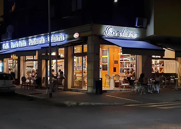 Frank Host Roma Lux , Metro A a 50 m, simple check-in con codice a qualsiasi orario